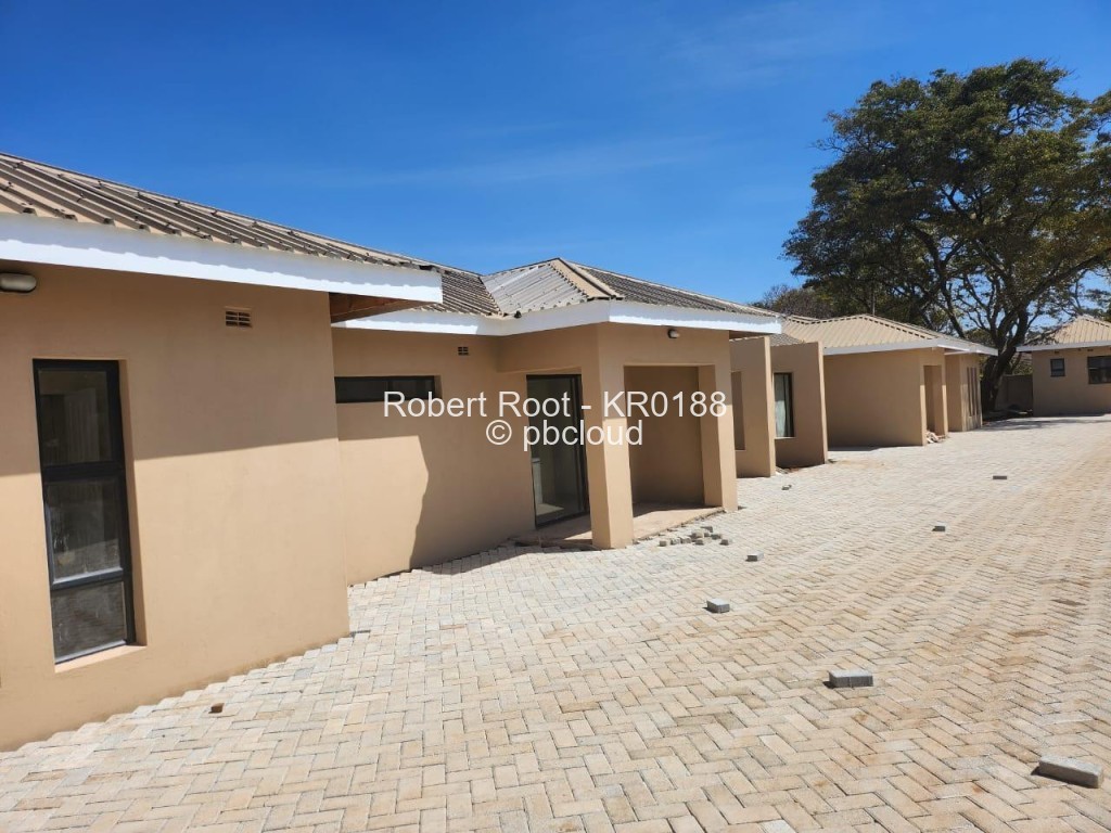 Townhouse/Complex/Cluster to Rent in Bluff Hill