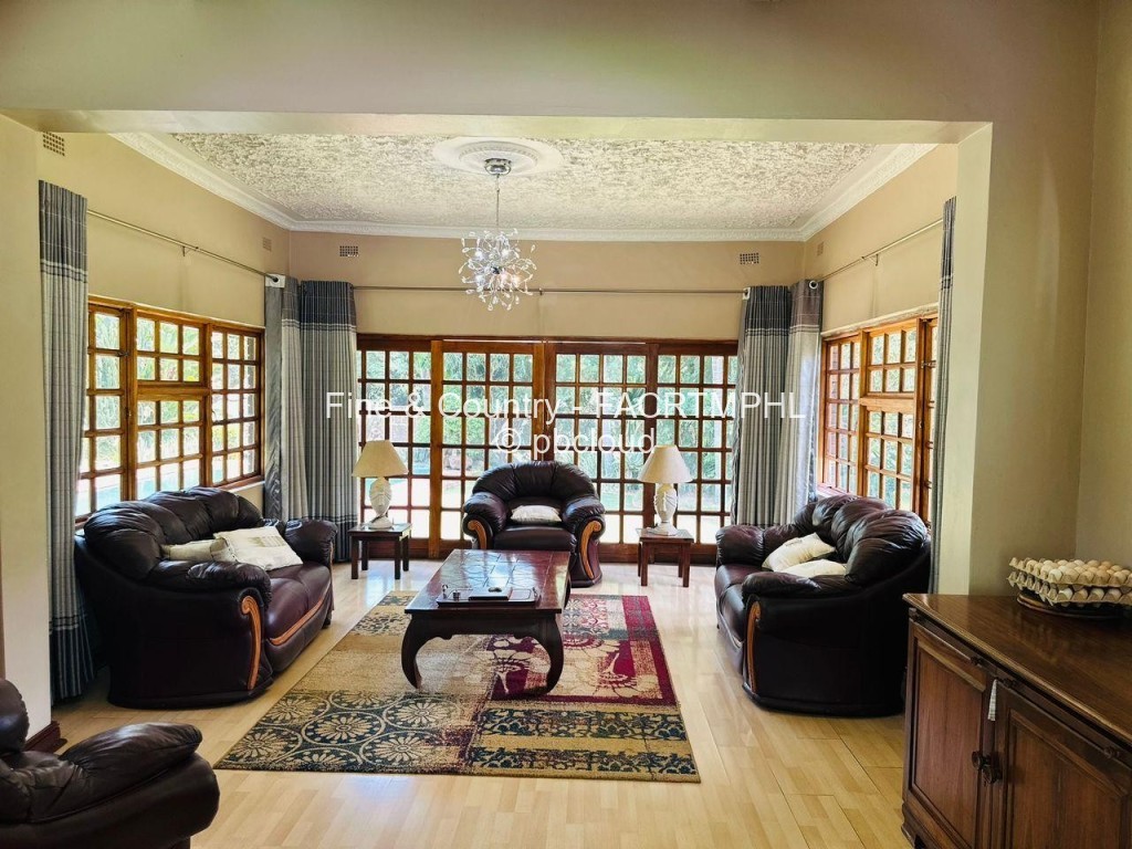 6 Bedroom House to Rent in Borrowdale