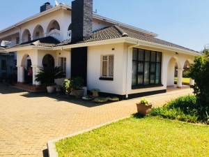 6 Bedroom House to Rent in Borrowdale West