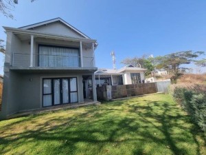 Townhouse/Complex/Cluster to Rent in Borrowdale Brooke