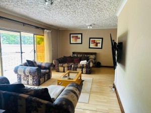 6 Bedroom House to Rent in Borrowdale