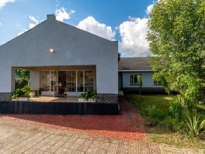 4 Bedroom House to Rent in Borrowdale West