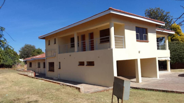 7 Bedroom House to Rent in Borrowdale Brooke