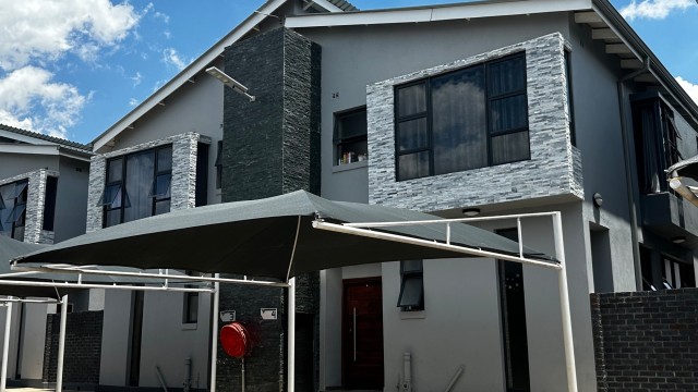 Townhouse/Complex/Cluster to Rent in Avondale
